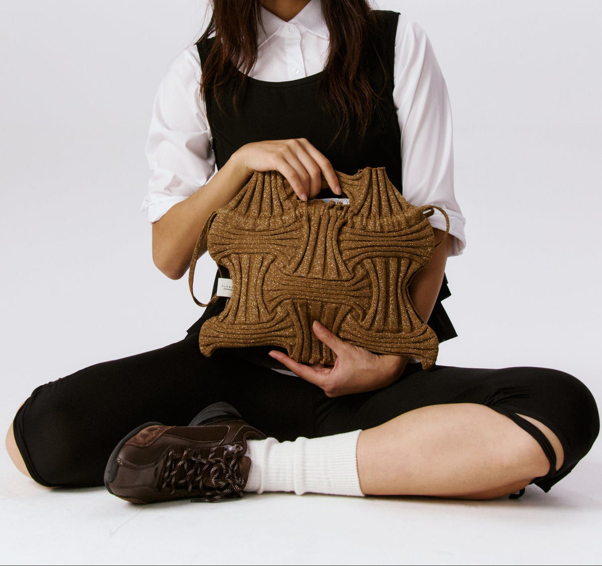 Bolso de mano de punto lúrex color camel