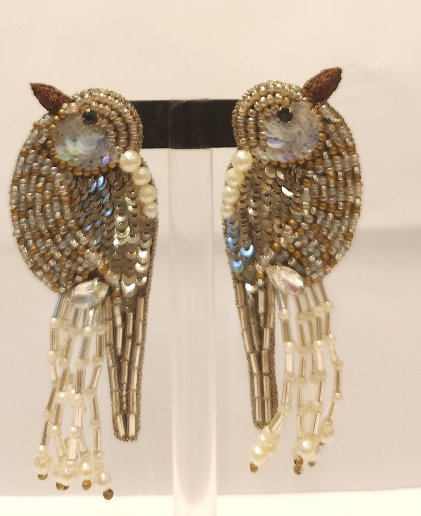 Pendientes pájaros bordados en perla y cristal