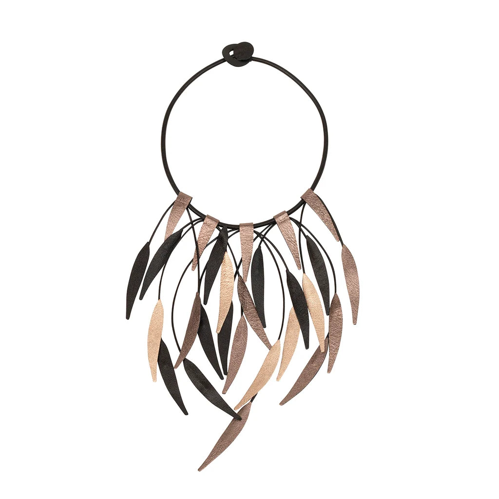 Collar de piel : hojas de olivo en dorados y marrón