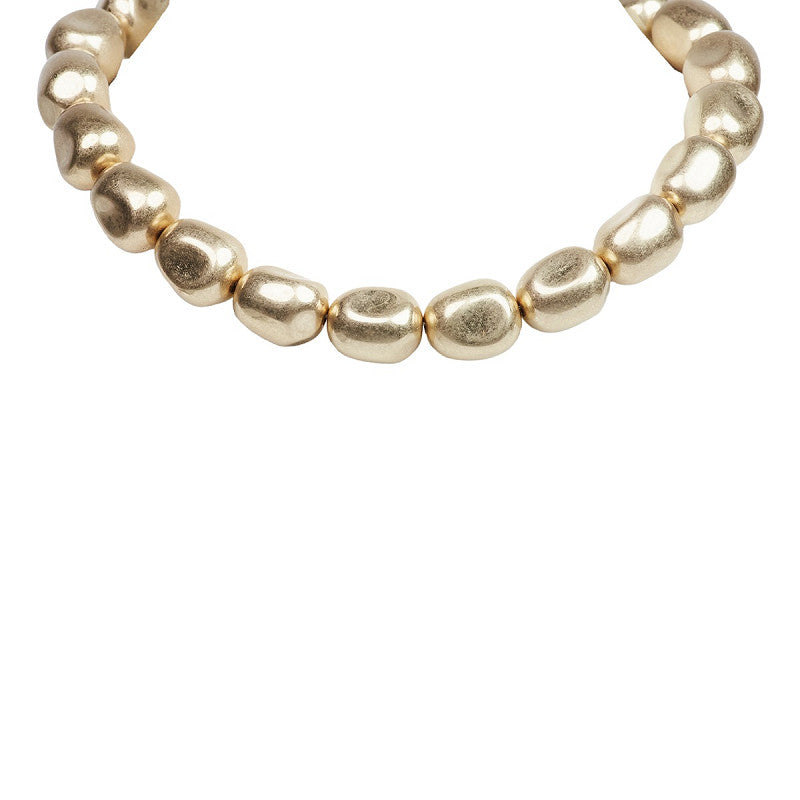 Collar de Metal Dorado con Cuentas Orgánicas