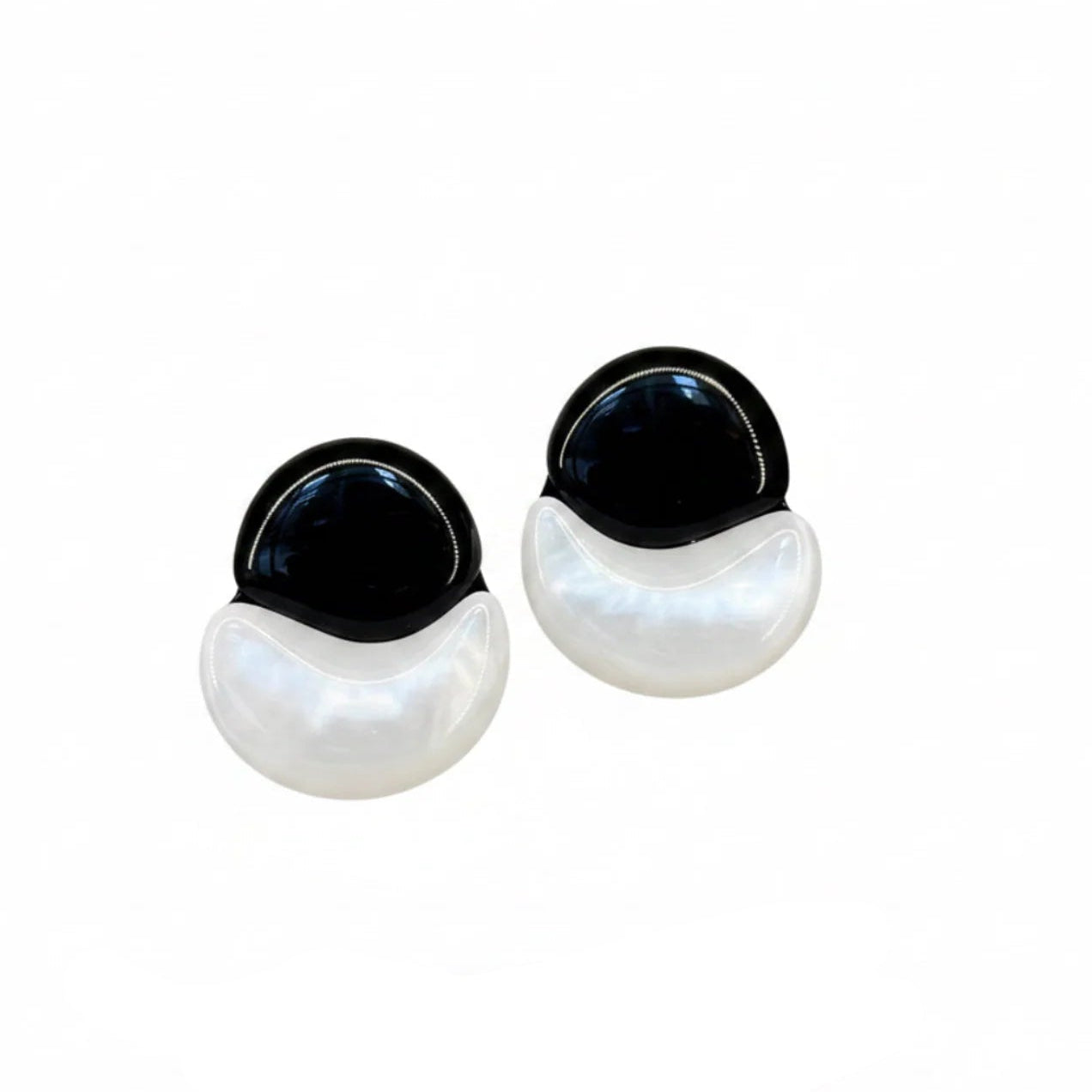 Pendientes resina italiana nacarado blanco y negro