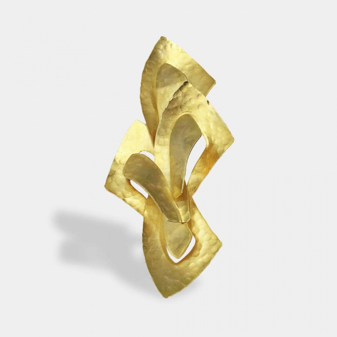 Broche arquitectónico de oro primitivo