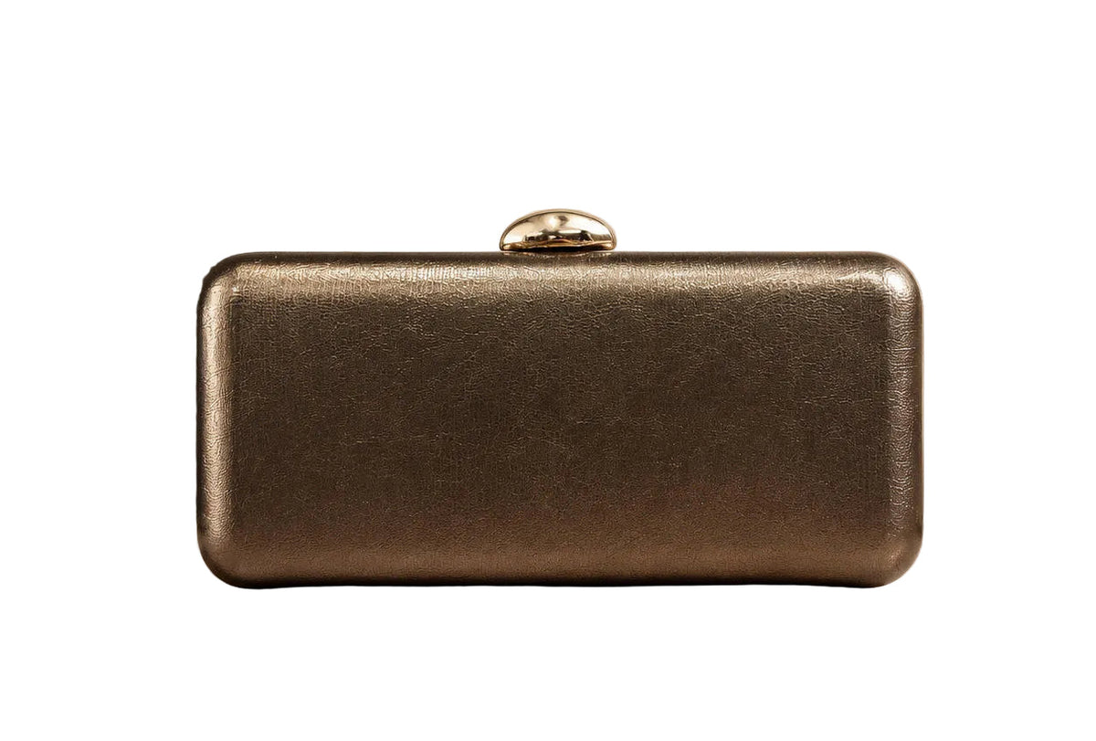 Clutch de fiesta color café y cierre dorado