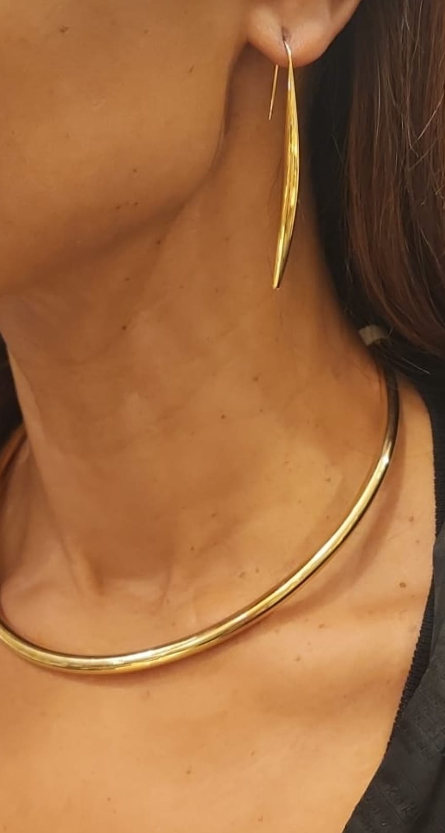 Chóker rígido dorado