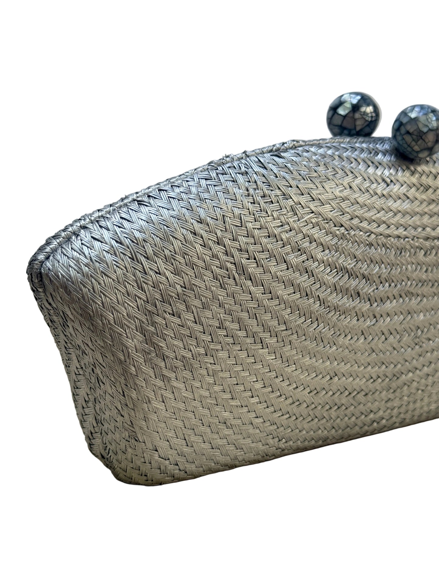 Clutch artesanal buntal plateado