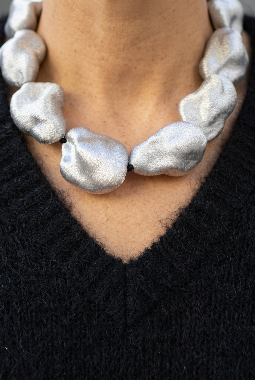 Collar corto perlas resina de pan de plata