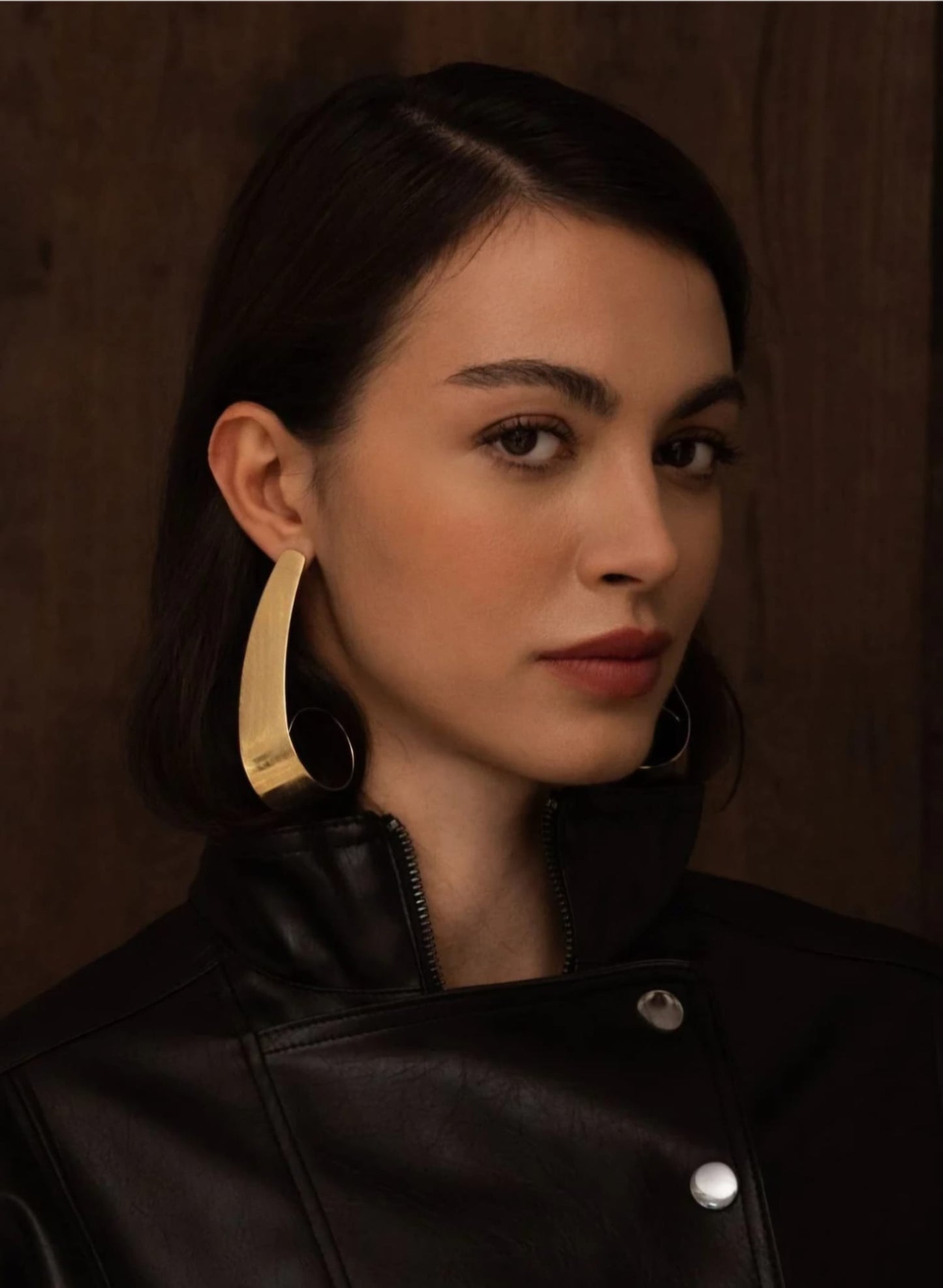 Maxi pendientes dorados curvos