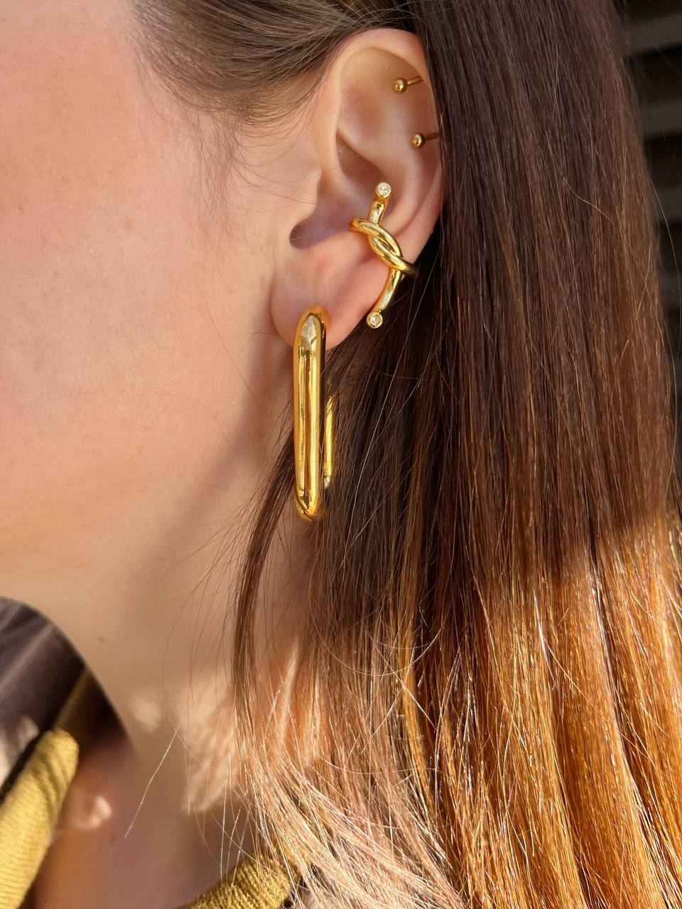 Aros dorados tubo en forma de U