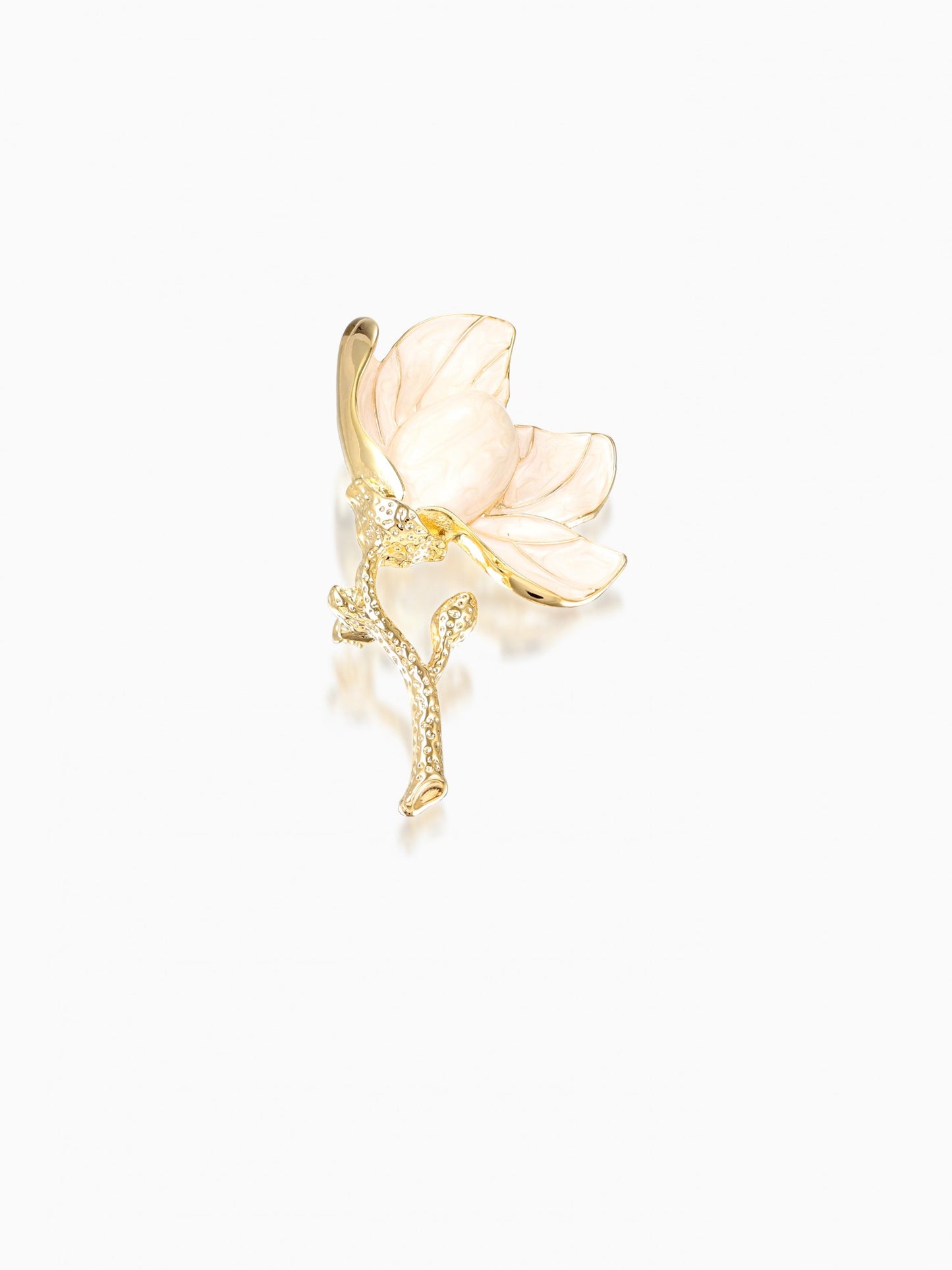 Broche: flor escultural dorada y marfil