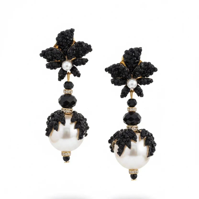 Pendientes artesanales de alta bisutería andaluza con perla y cristal SW negro