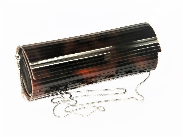 Clutch baguette lamas sintéticas color concha carey