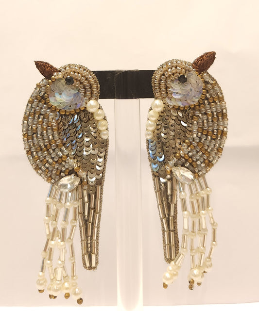 Pendientes pájaros bordados en perla y cristal