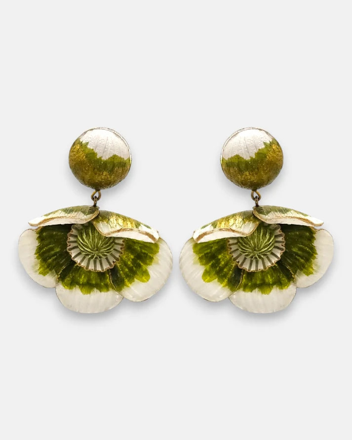 Pendientes florales de resina en oliva  y oro. Arte en bisutería francesa