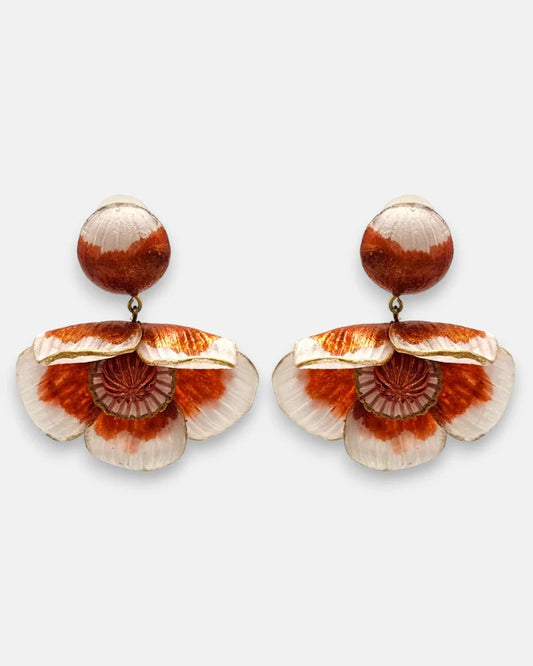 Pendientes florales de resina en terracota y oro. Arte en bisutería francesa