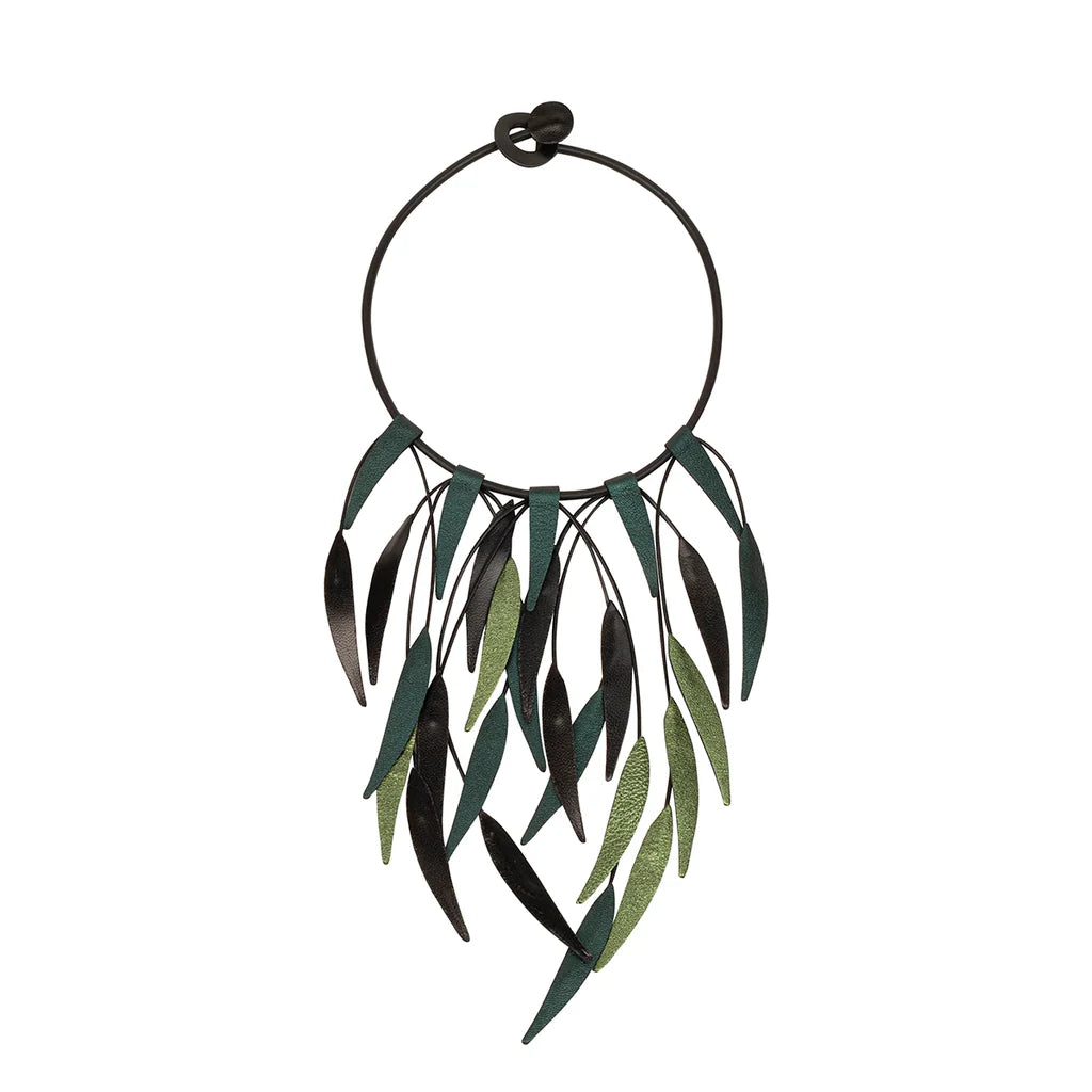 Collar de piel : hojas de olivo verdes