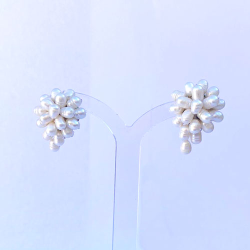 Pendientes clip racimo de perlas beige