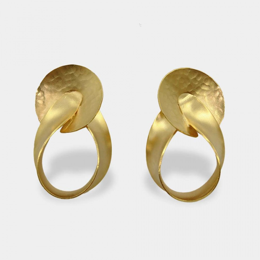 Pendientes infinito en oro primitivo