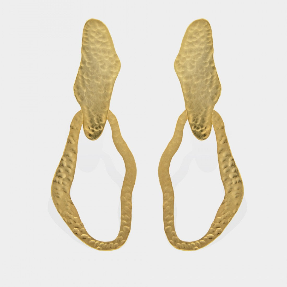 Pendientes artesanales griegos de oro primitivo
