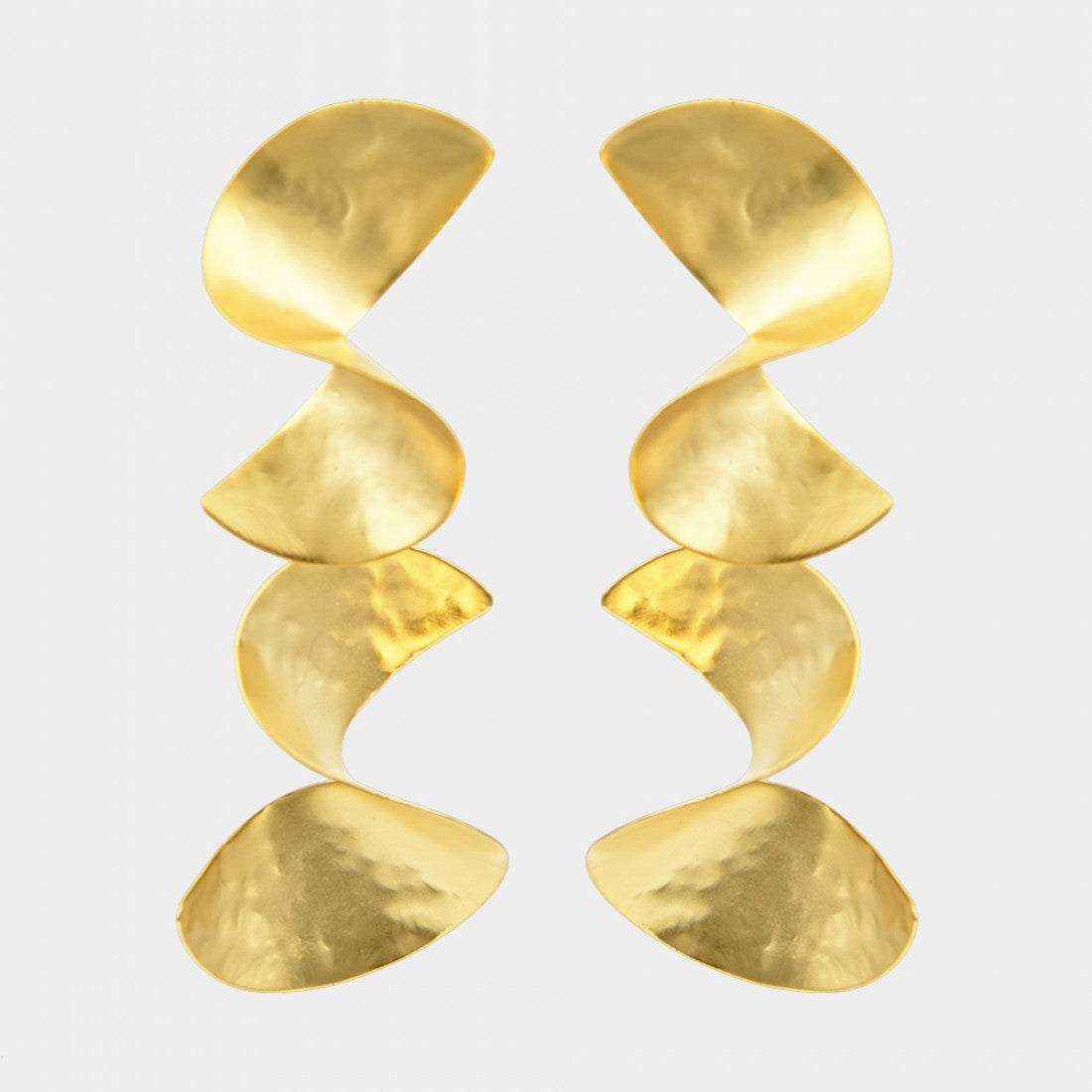 Pendientes espiral de latón con baño de oro 18 quilates – Estilo oro primitivo 7,5 cm