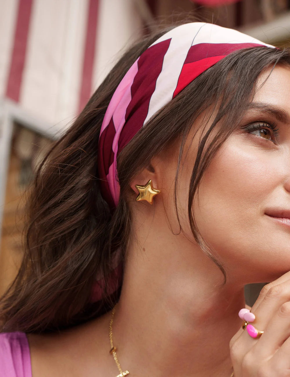 Pendientes cortos plateados  con forma de estrella