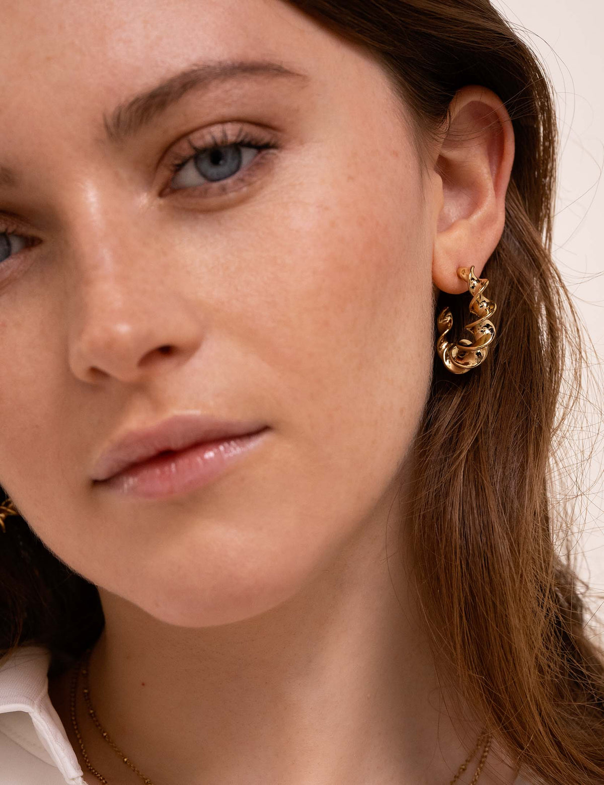 Pendientes de aro efecto ondulado dorado (3 cm)