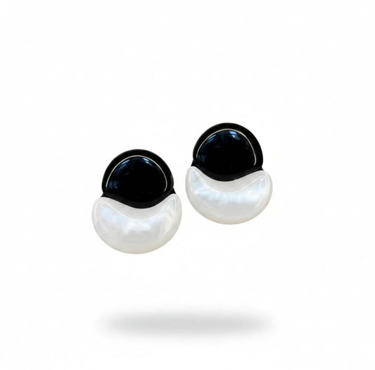 Pendientes resina italiana nacarado blanco y negro
