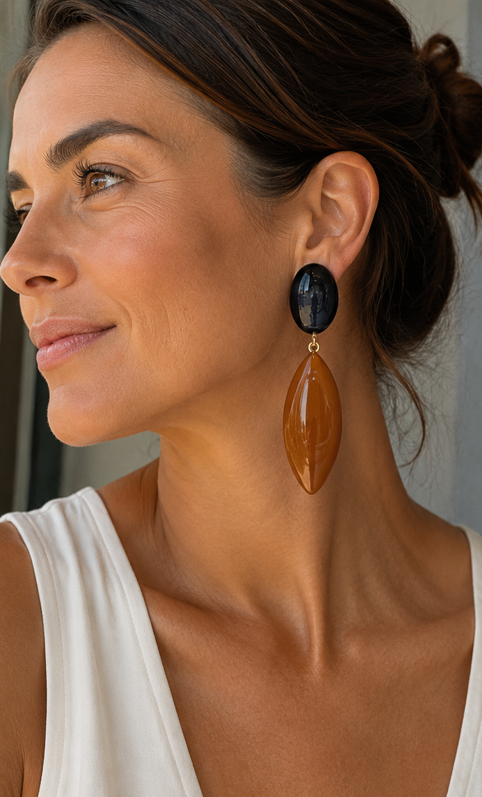 Pendientes alargados de resina italiana en color toffee y negro