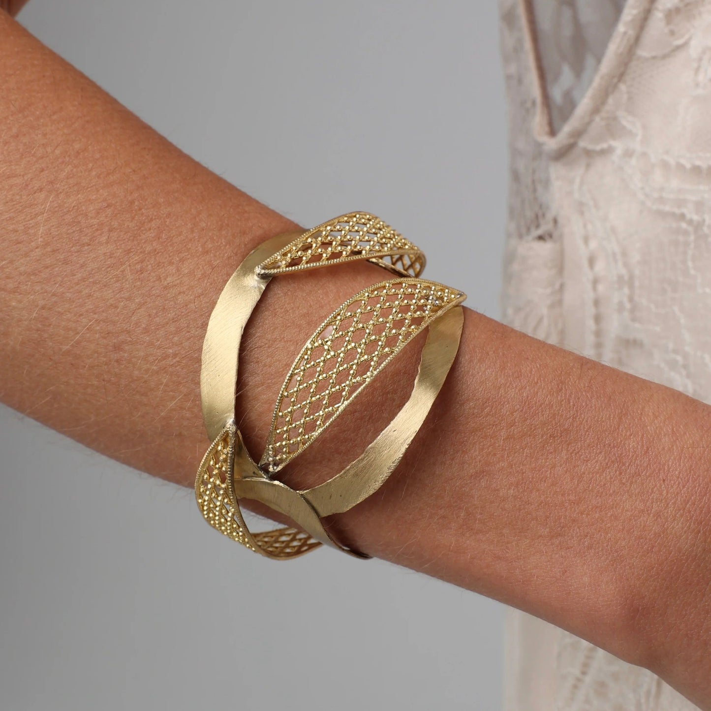 Pulsera filigrana dorada