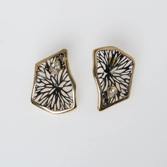 Pendientes cortos asimétricos dorado, negro y cristal