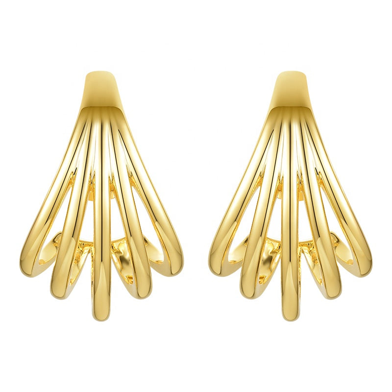 Aros dorados en garra