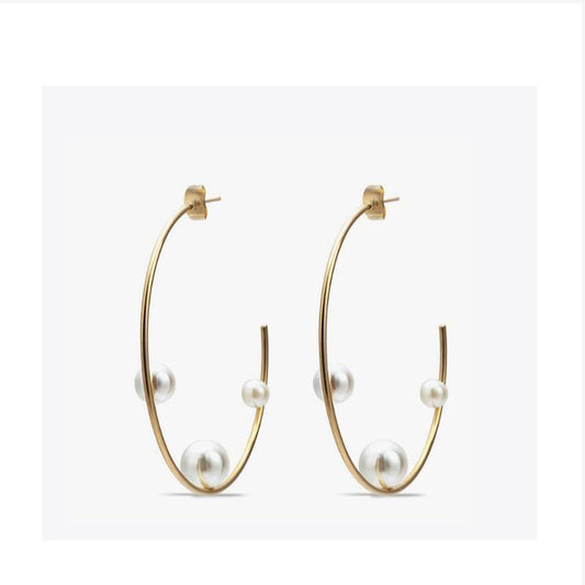 Aros dorados con perlas de acero inoxidable bañados en oro | FAHOMA