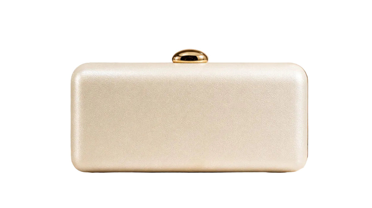 Clutch de fiesta color marfil y cierre dorado