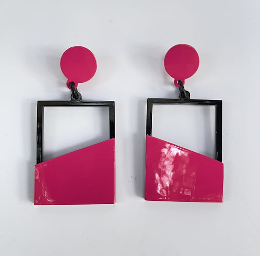 Pendientes en cuerno esmaltado fucsia y negro