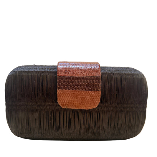 Bolso artesanal en marrones: buntal y piel de serpiente