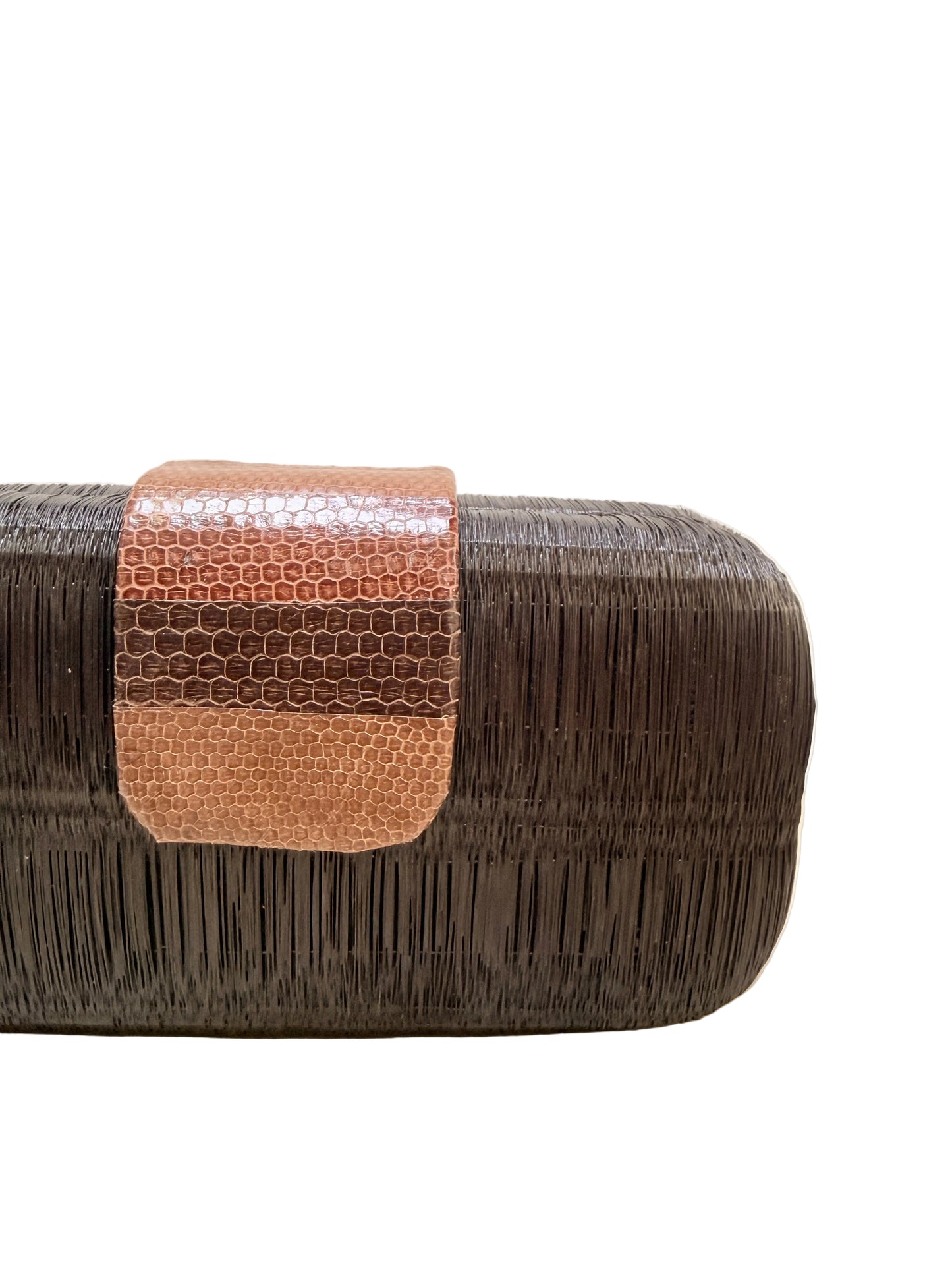 Bolso artesanal en marrones: buntal y piel de serpiente