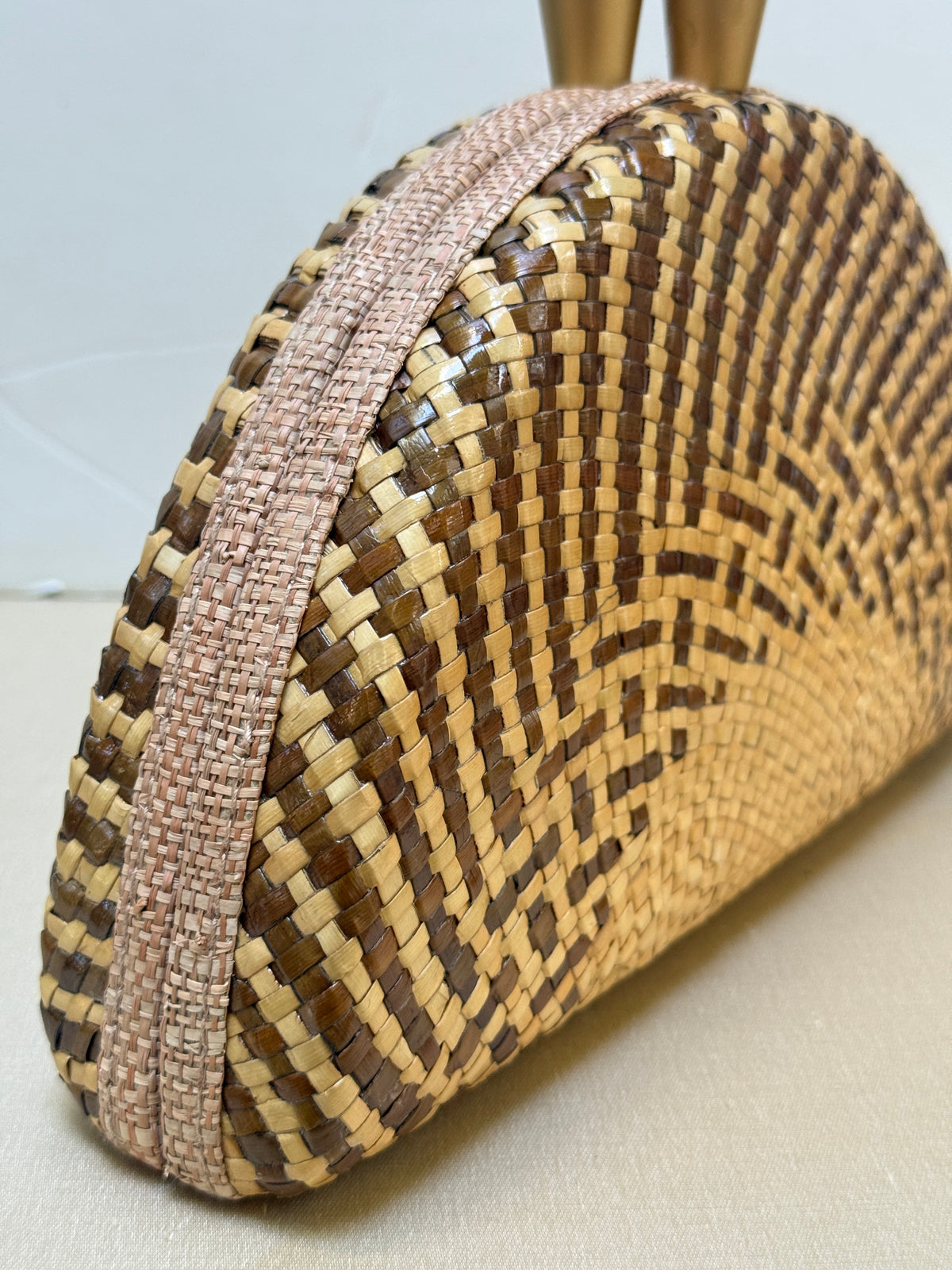 Bolso de fiesta artesanal en buntal jacquard bicolor