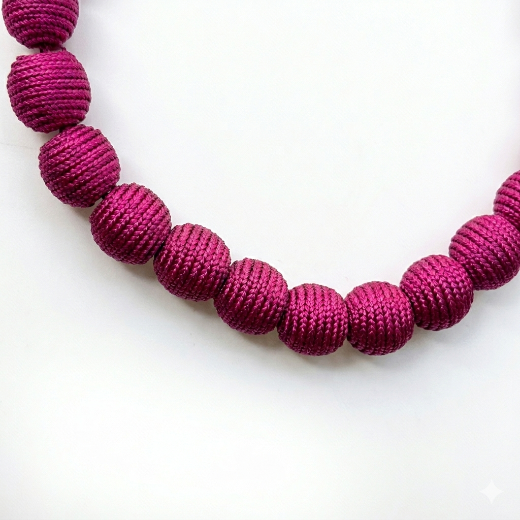 Collar tejido ajustable hilos fucsia