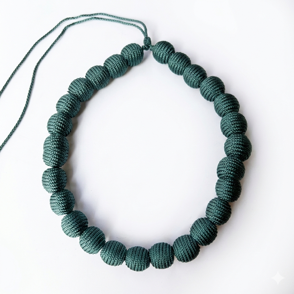 Collar tejido ajustable hilos verdes