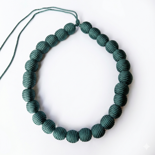 Collar tejido ajustable hilos verdes