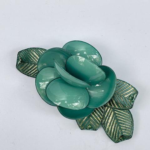 Broche flor verde agua con tallo  en resina orgánica