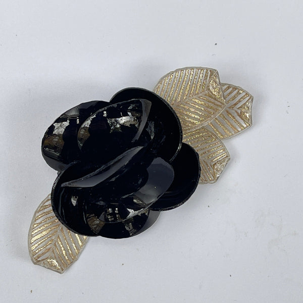 Broche flor negra  con tallo  en resina orgánica