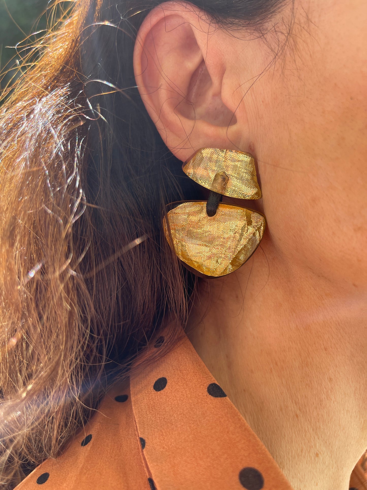 Pendientes resina italiana color pan de oro