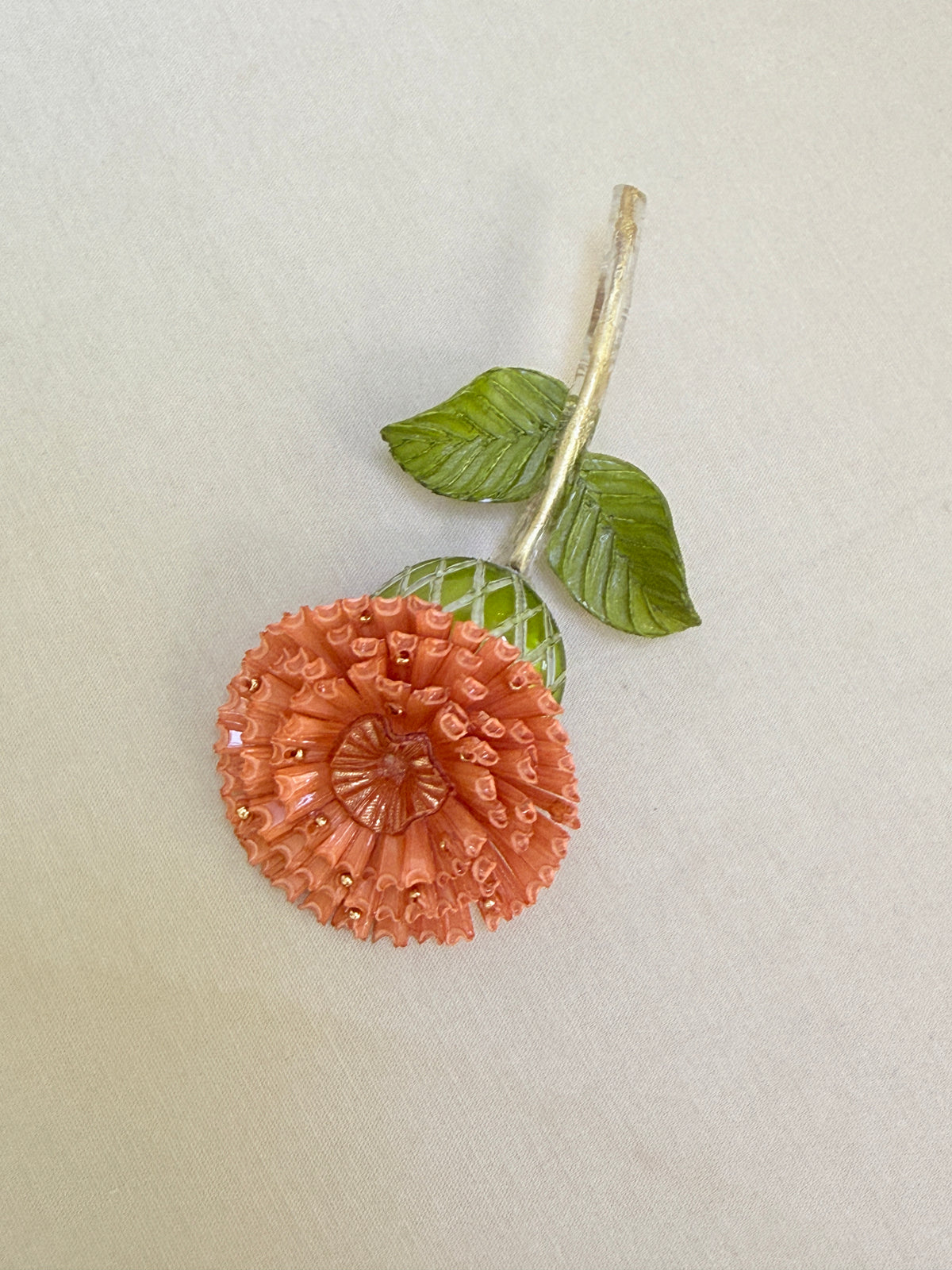 Broche Anémona Coral en resina