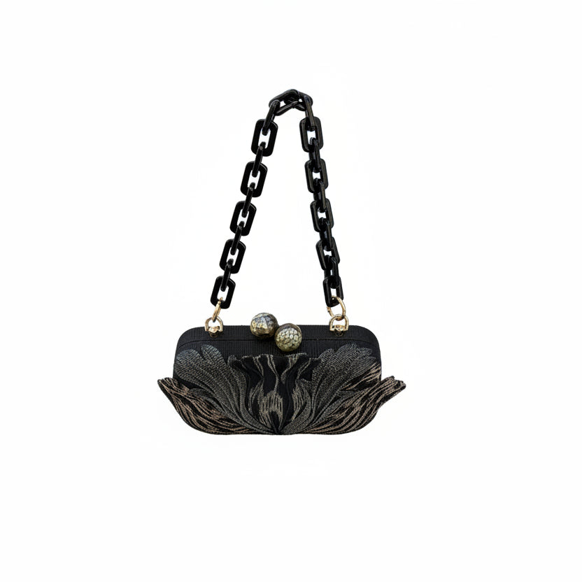 Bolso de Fiesta Artesanal color negro con Cadena Acrílica y Cierre de Nácar – Edición Limitada