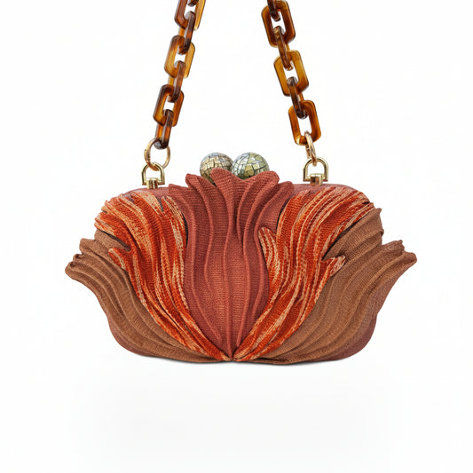 Bolso de Fiesta Artesanal color teja con Cadena Acrílica y Cierre de Nácar – Edición Limitada