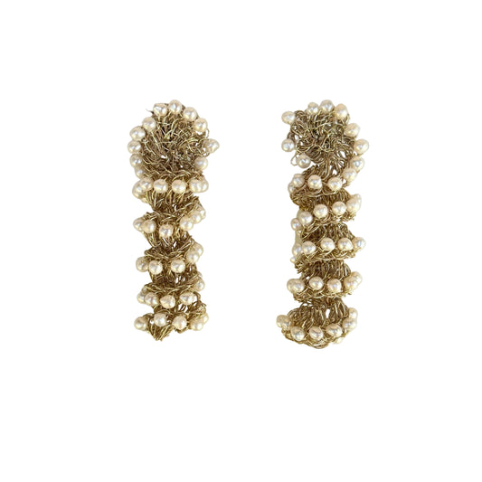 Pendientes tirabuzón de cobre bañado en oro y perlas