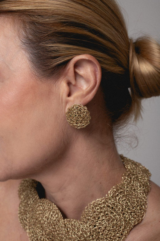 Pendientes mini disco de crochet dorado