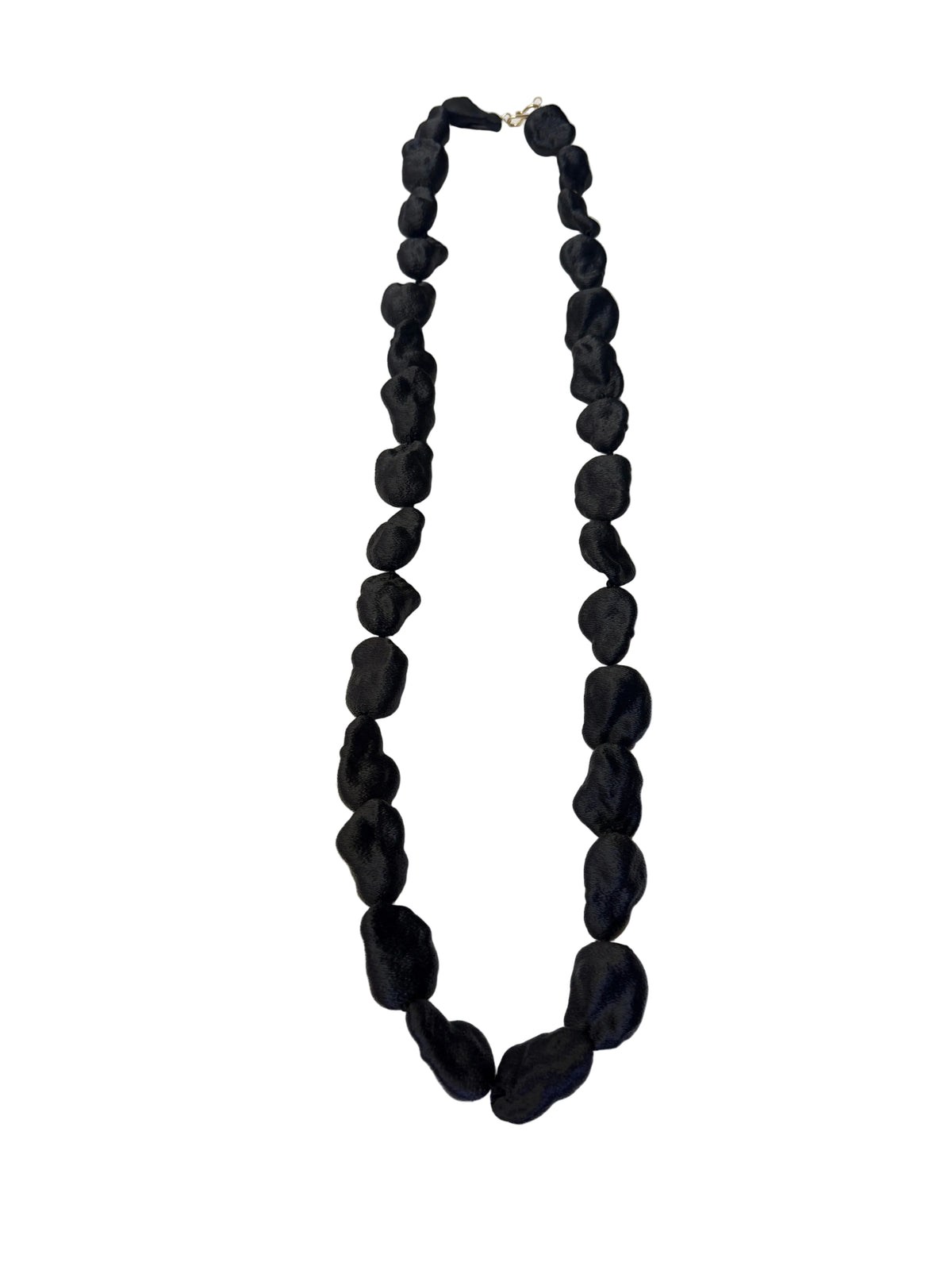 Collar largo  perlas rocas negras