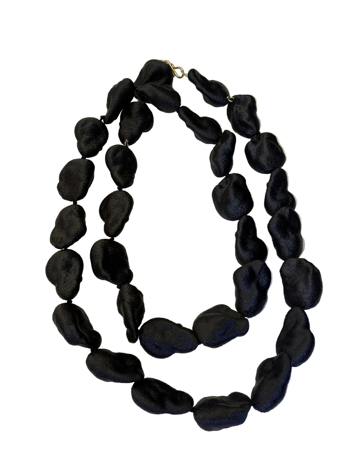 Collar largo  perlas rocas negras