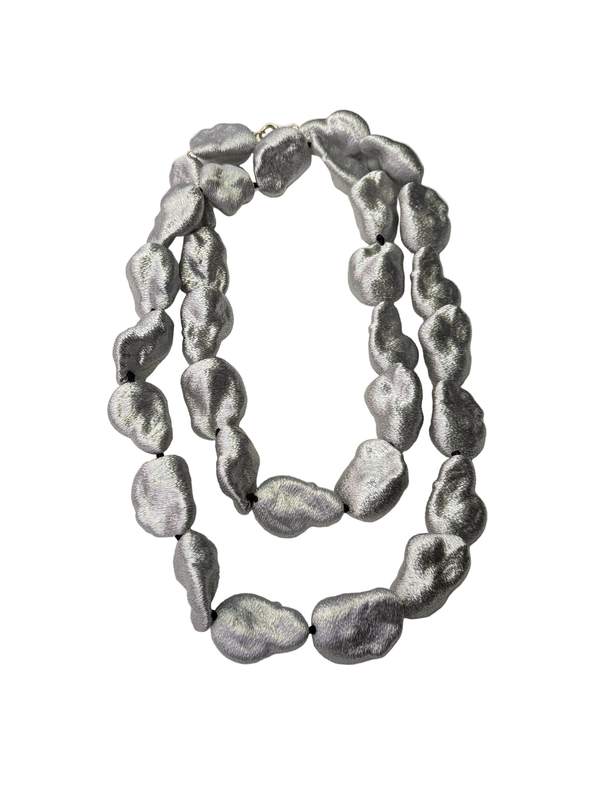 Collar largo  perlas rocas plata